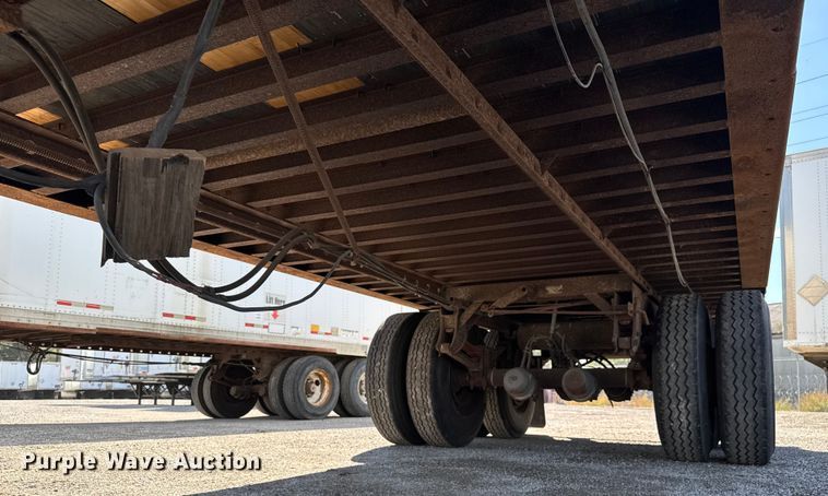 image for item EV1885 2002 Manac dry van trailer