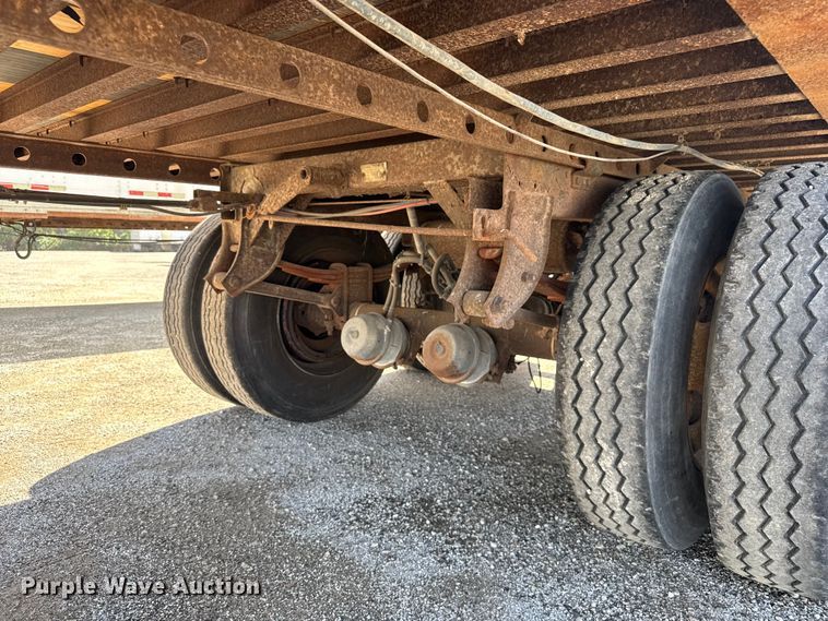 image for item EV1885 2002 Manac dry van trailer