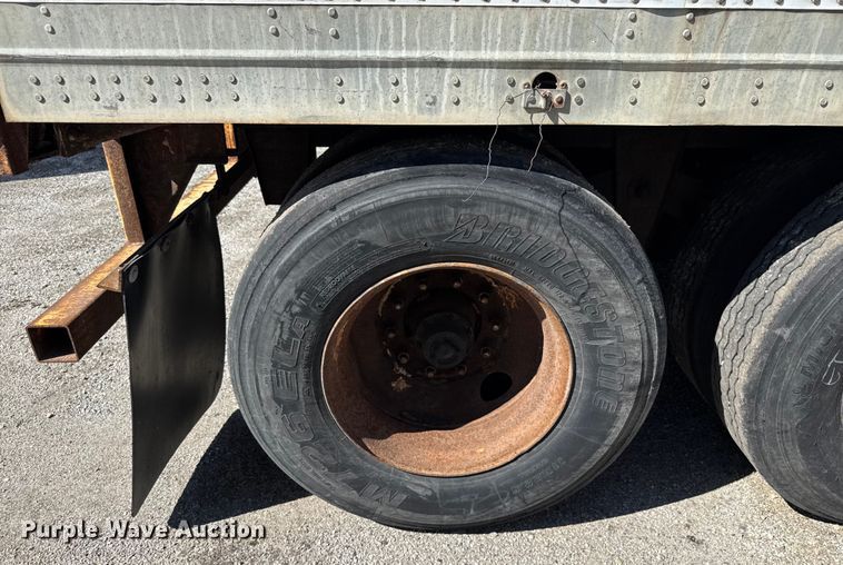 image for item EV1885 2002 Manac dry van trailer