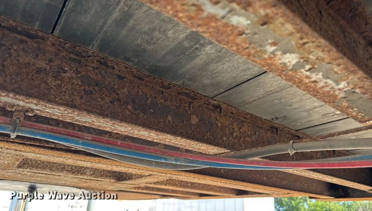 image for item EV1886 2002 Manac dry van trailer