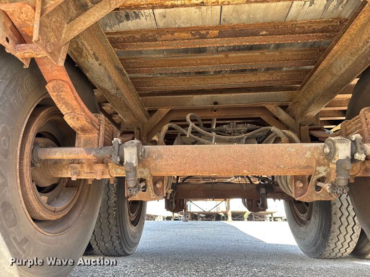 image for item EV1886 2002 Manac dry van trailer