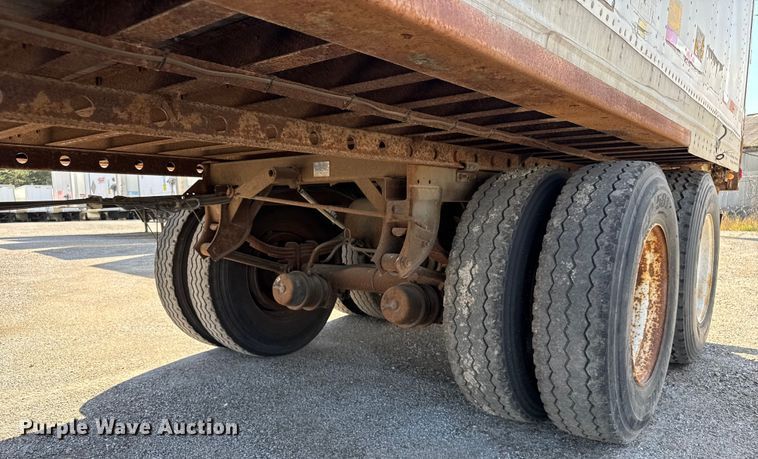 image for item EV1886 2002 Manac dry van trailer