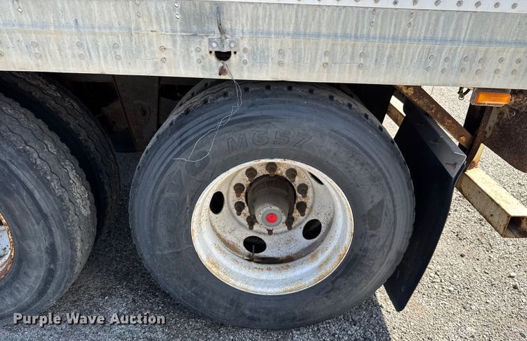 image for item EV1886 2002 Manac dry van trailer