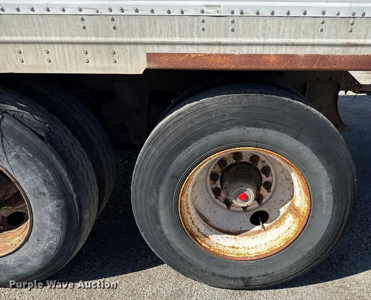 image for item EV1886 2002 Manac dry van trailer