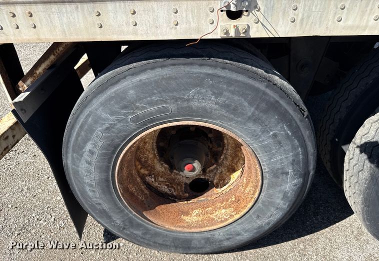 image for item EV1886 2002 Manac dry van trailer