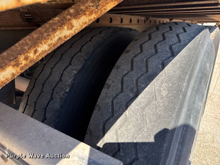 image for item EV1886 2002 Manac dry van trailer