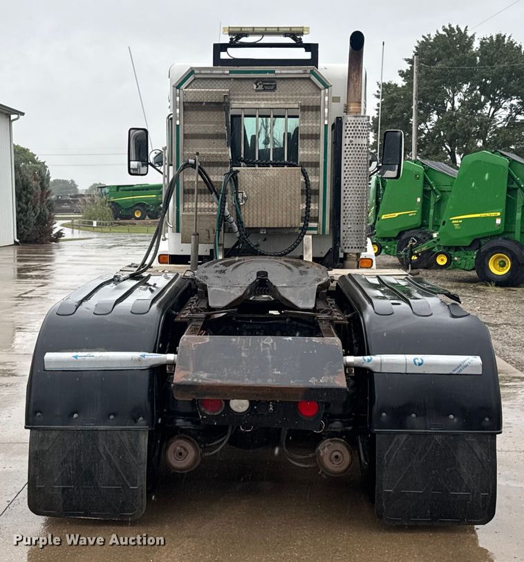 image for item EV1900 2003 Kenworth T600 semi truck