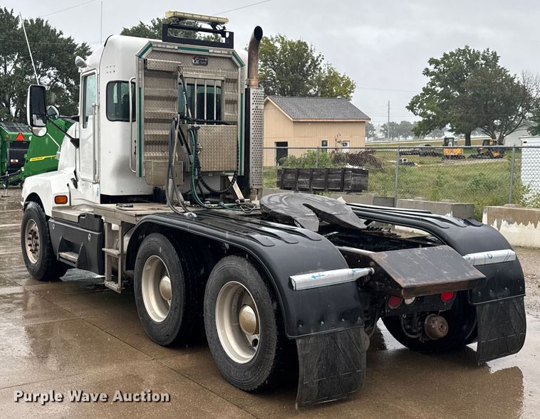image for item EV1900 2003 Kenworth T600 semi truck