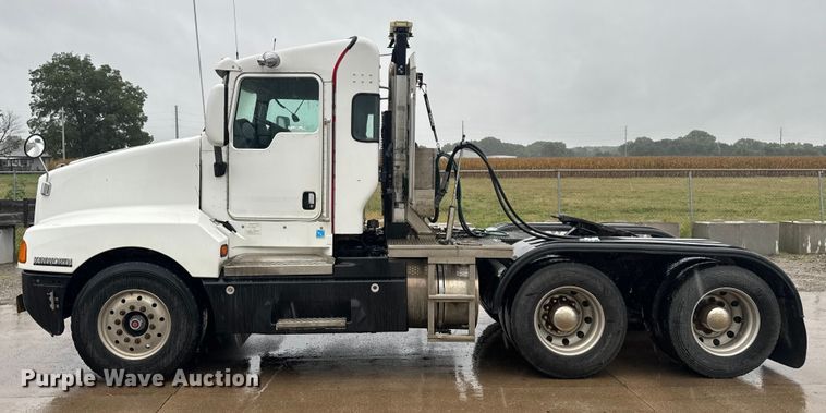 image for item EV1900 2003 Kenworth T600 semi truck
