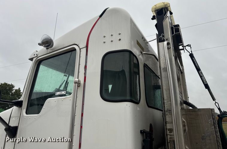 image for item EV1900 2003 Kenworth T600 semi truck