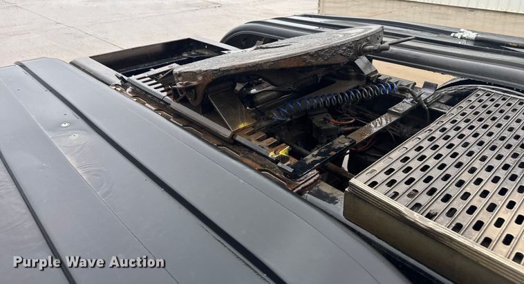 image for item EV1900 2003 Kenworth T600 semi truck