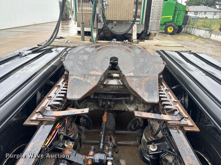 image for item EV1900 2003 Kenworth T600 semi truck