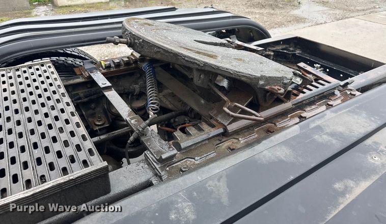 image for item EV1900 2003 Kenworth T600 semi truck