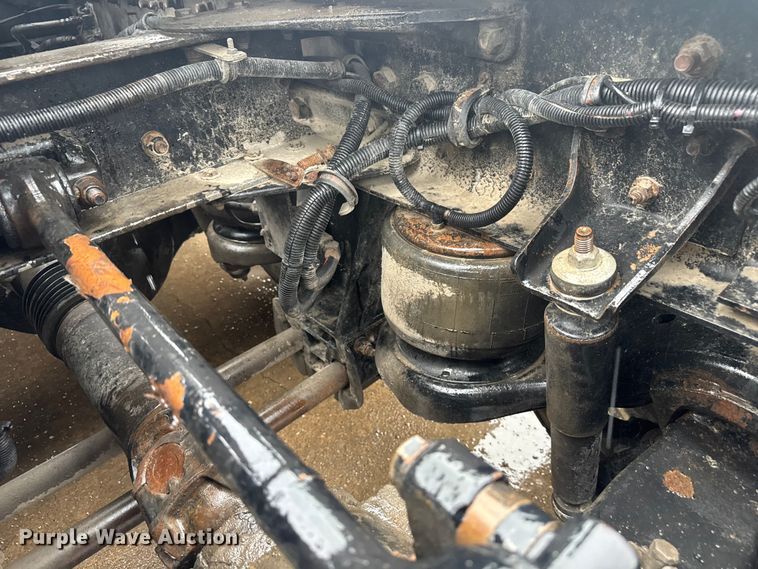 image for item EV1900 2003 Kenworth T600 semi truck