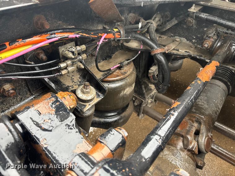 image for item EV1900 2003 Kenworth T600 semi truck