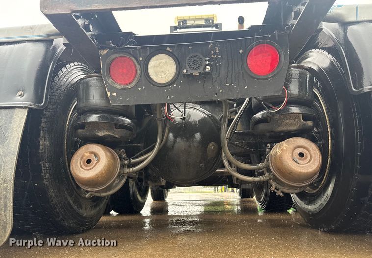 image for item EV1900 2003 Kenworth T600 semi truck