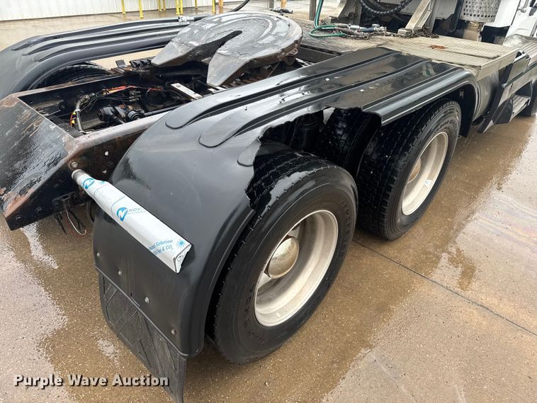 image for item EV1900 2003 Kenworth T600 semi truck