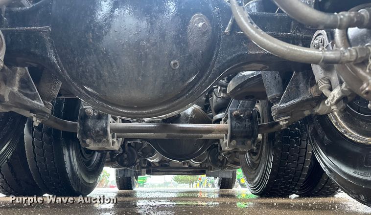 image for item EV1900 2003 Kenworth T600 semi truck