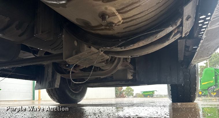 image for item EV1900 2003 Kenworth T600 semi truck