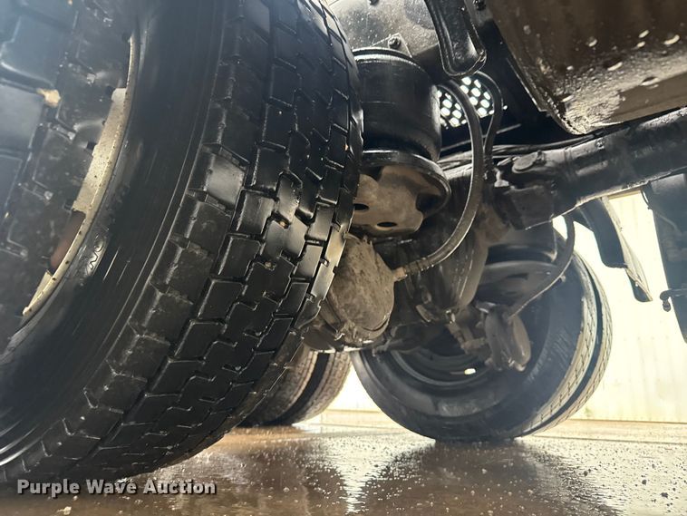 image for item EV1900 2003 Kenworth T600 semi truck