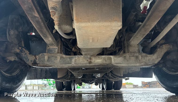 image for item EV1900 2003 Kenworth T600 semi truck