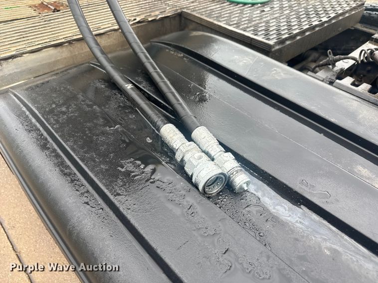 image for item EV1900 2003 Kenworth T600 semi truck