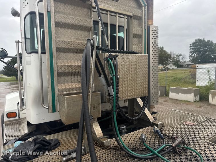 image for item EV1900 2003 Kenworth T600 semi truck