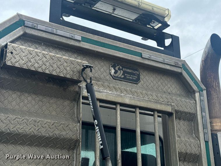 image for item EV1900 2003 Kenworth T600 semi truck