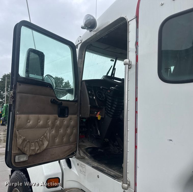 image for item EV1900 2003 Kenworth T600 semi truck