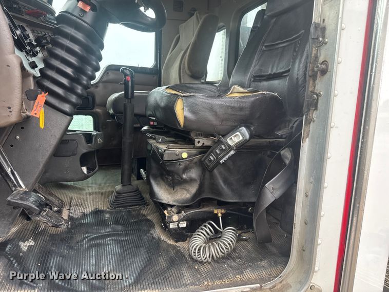 image for item EV1900 2003 Kenworth T600 semi truck