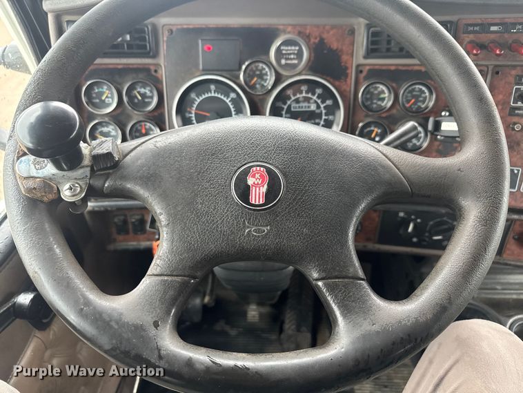 image for item EV1900 2003 Kenworth T600 semi truck