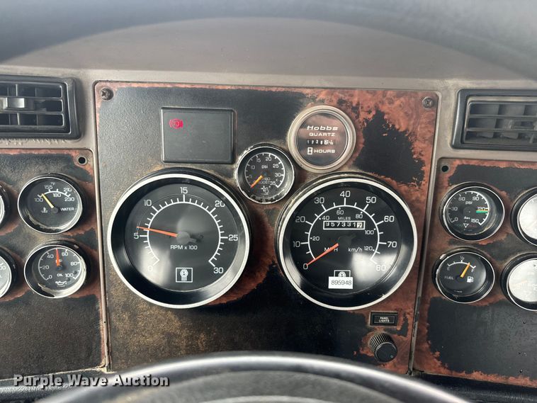 image for item EV1900 2003 Kenworth T600 semi truck