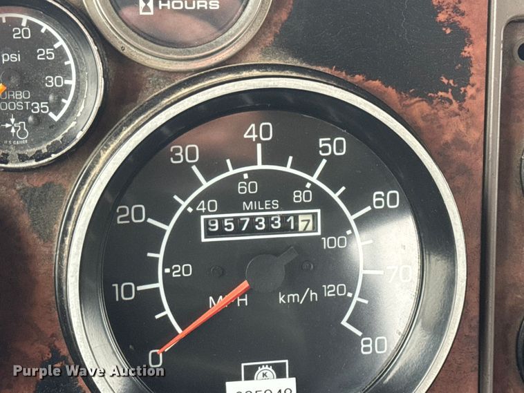 image for item EV1900 2003 Kenworth T600 semi truck