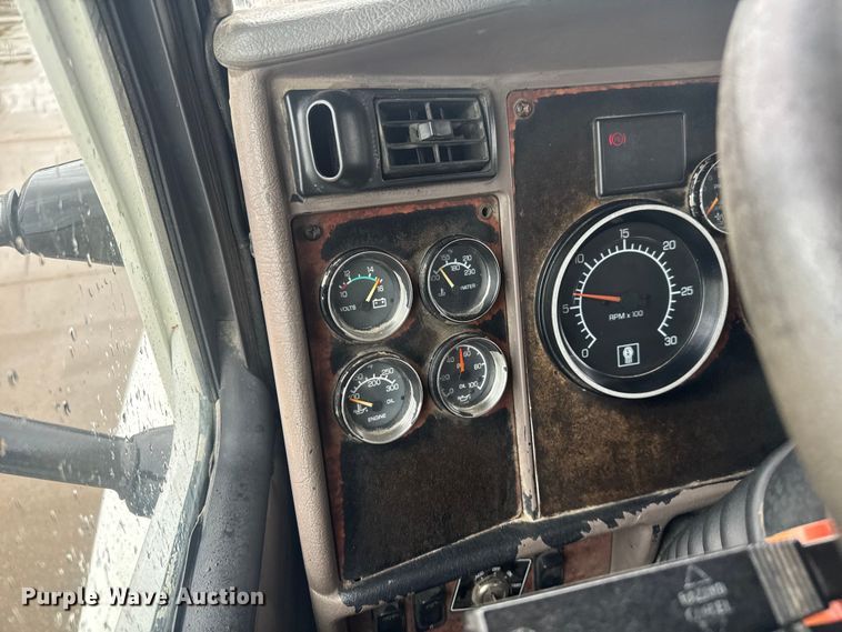 image for item EV1900 2003 Kenworth T600 semi truck