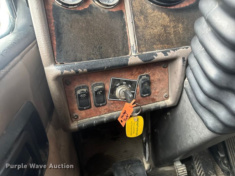 image for item EV1900 2003 Kenworth T600 semi truck