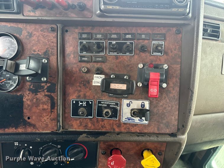 image for item EV1900 2003 Kenworth T600 semi truck