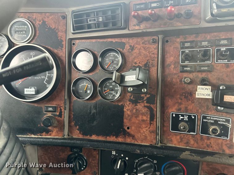 image for item EV1900 2003 Kenworth T600 semi truck