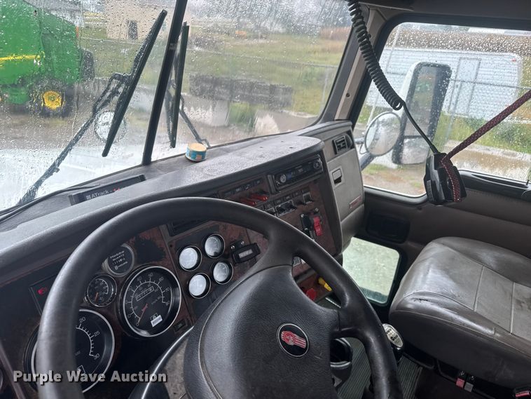 image for item EV1900 2003 Kenworth T600 semi truck