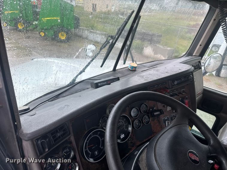 image for item EV1900 2003 Kenworth T600 semi truck