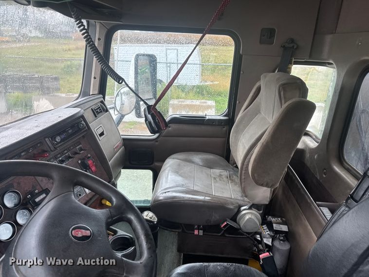 image for item EV1900 2003 Kenworth T600 semi truck