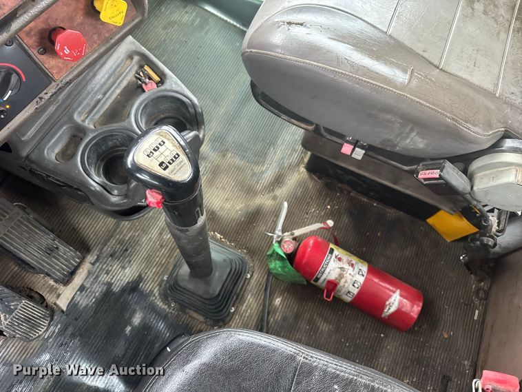 image for item EV1900 2003 Kenworth T600 semi truck