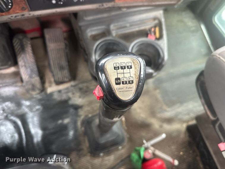 image for item EV1900 2003 Kenworth T600 semi truck