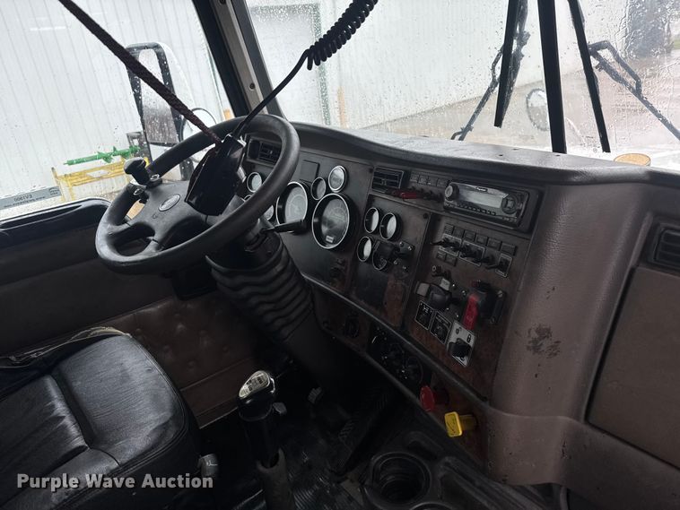 image for item EV1900 2003 Kenworth T600 semi truck