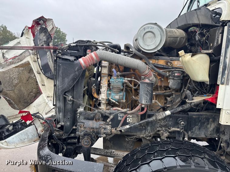 image for item EV1900 2003 Kenworth T600 semi truck