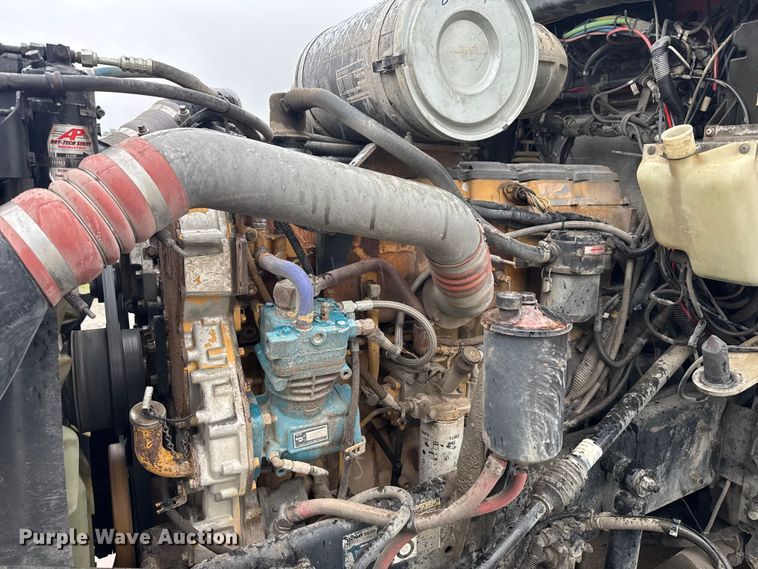 image for item EV1900 2003 Kenworth T600 semi truck