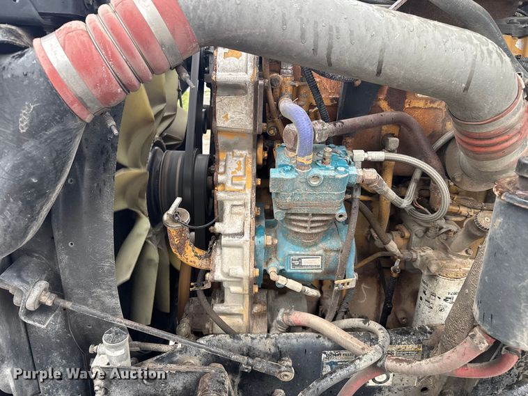 image for item EV1900 2003 Kenworth T600 semi truck