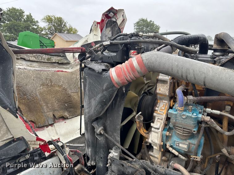 image for item EV1900 2003 Kenworth T600 semi truck