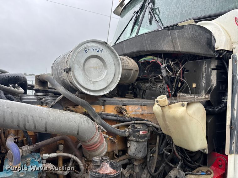 image for item EV1900 2003 Kenworth T600 semi truck