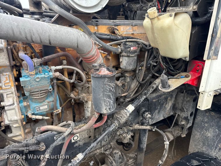 image for item EV1900 2003 Kenworth T600 semi truck