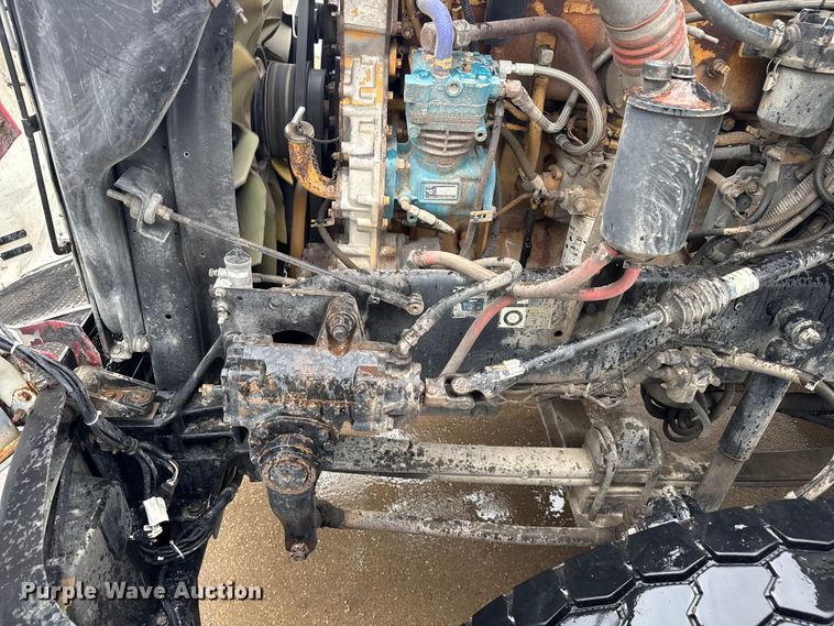 image for item EV1900 2003 Kenworth T600 semi truck